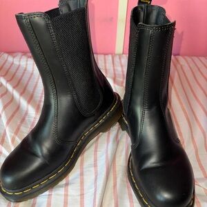 Dr Martens 2976 Hi Flat Chelsea Boot